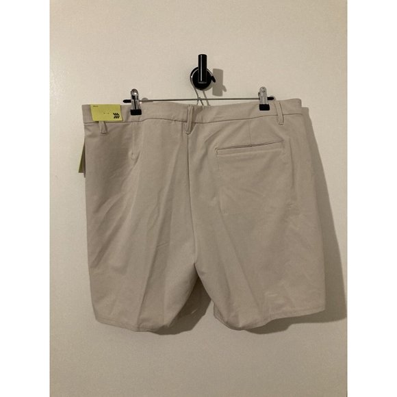 All In Motion Men's Travel Shorts Beige Size 40 Water Resistant - Picture 2 of 6